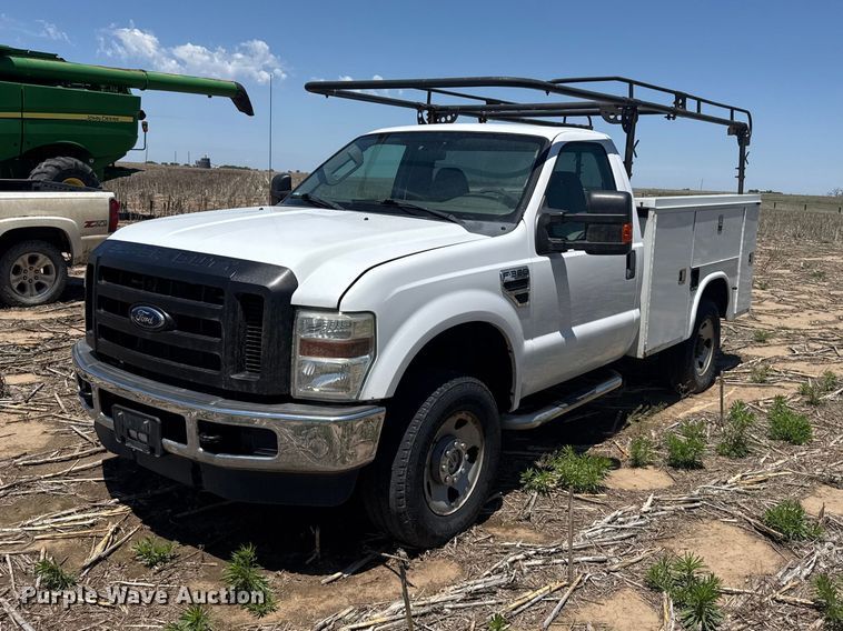 2009 Ford F350 Super Duty utility bed pickup truck