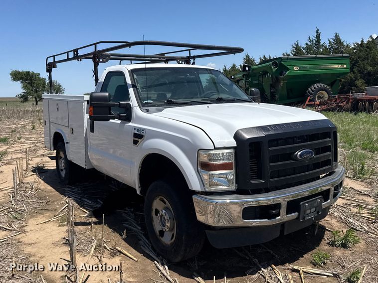 image for item EW4779 2009 Ford F350 Super Duty utility bed pickup truck