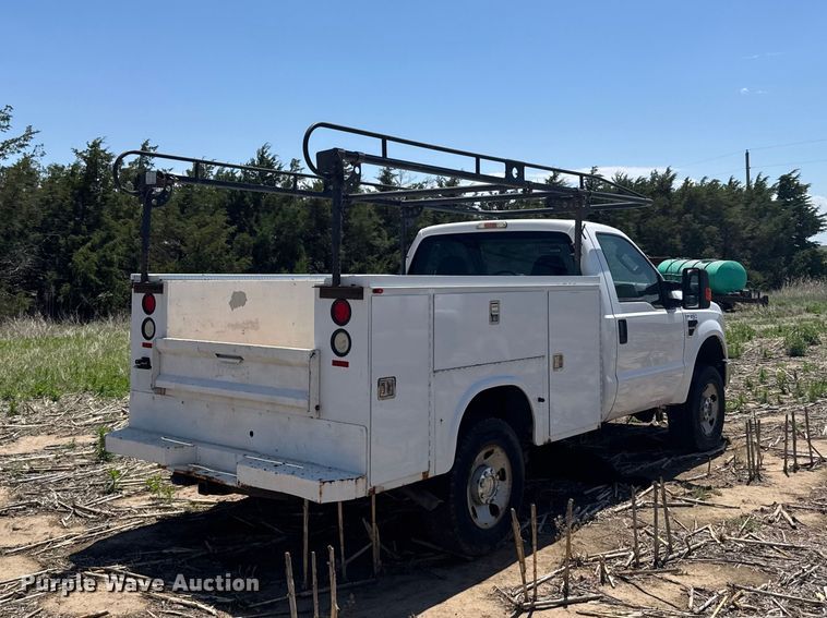image for item EW4779 2009 Ford F350 Super Duty utility bed pickup truck