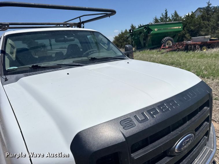 image for item EW4779 2009 Ford F350 Super Duty utility bed pickup truck
