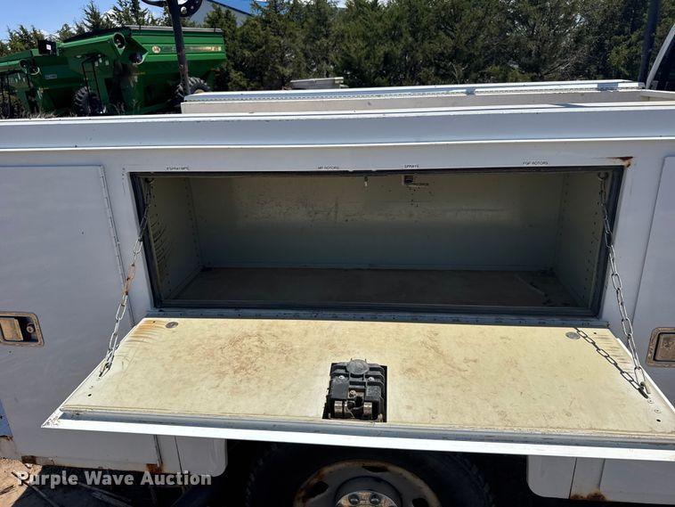 image for item EW4779 2009 Ford F350 Super Duty utility bed pickup truck