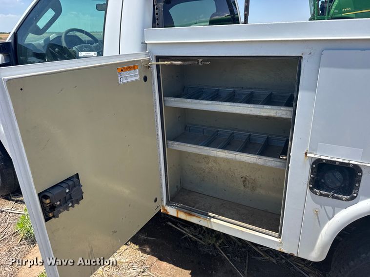 image for item EW4779 2009 Ford F350 Super Duty utility bed pickup truck