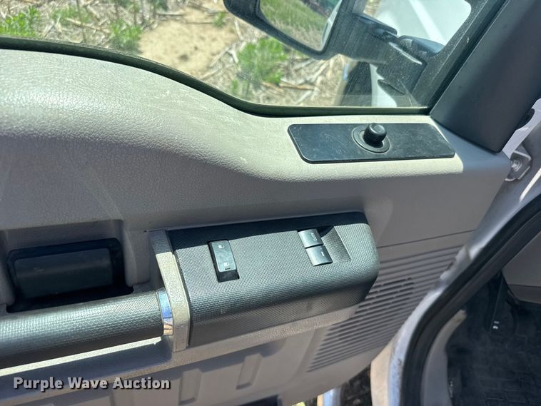image for item EW4779 2009 Ford F350 Super Duty utility bed pickup truck