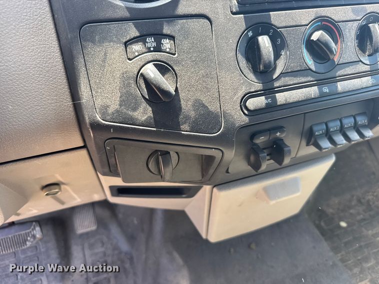 image for item EW4779 2009 Ford F350 Super Duty utility bed pickup truck