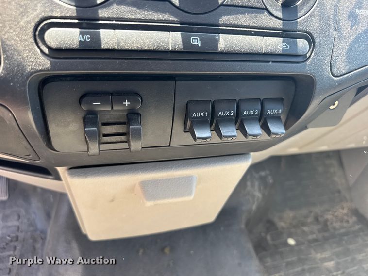 image for item EW4779 2009 Ford F350 Super Duty utility bed pickup truck