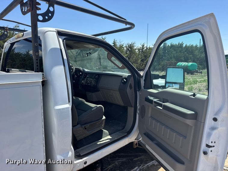 image for item EW4779 2009 Ford F350 Super Duty utility bed pickup truck