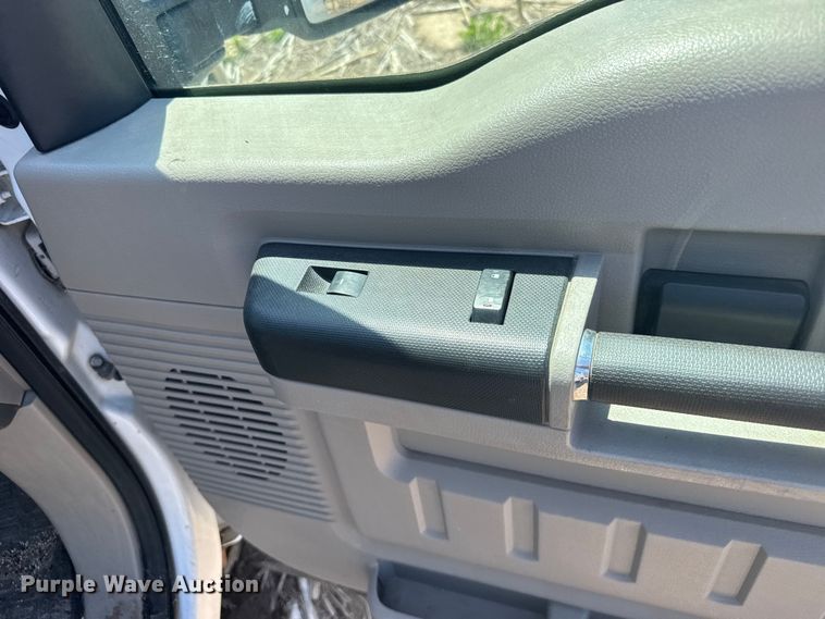 image for item EW4779 2009 Ford F350 Super Duty utility bed pickup truck