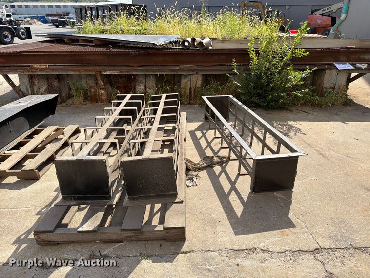 image for item EW5023 (3) Dunnage racks
