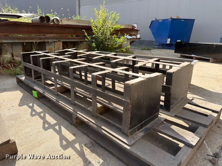 image for item EW5023 (3) Dunnage racks