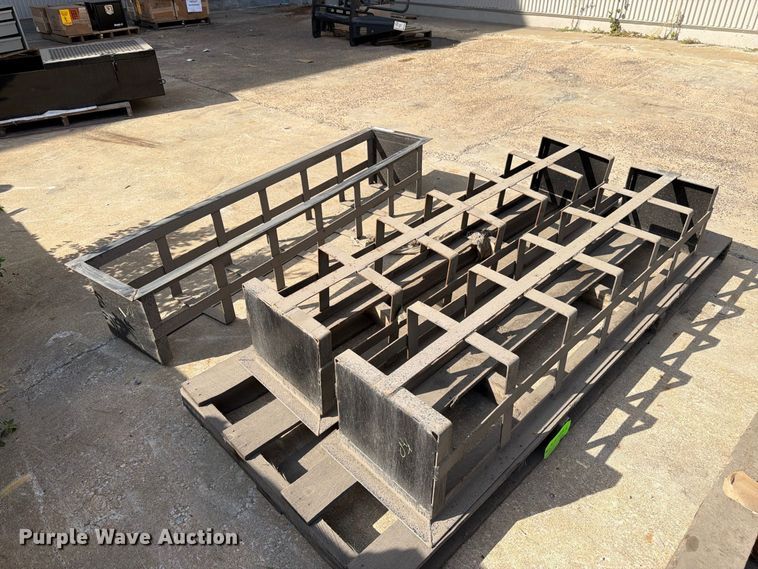 image for item EW5023 (3) Dunnage racks