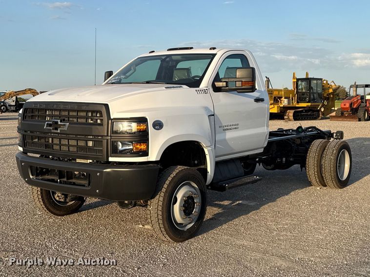 image for item EW8705 2023 Chevrolet Silverado 5500HD truck cab and chassis