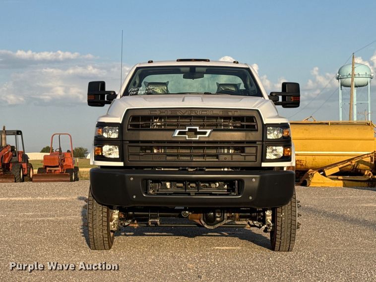 image for item EW8705 2023 Chevrolet Silverado 5500HD truck cab and chassis