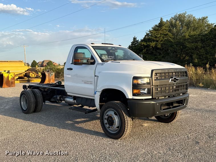 image for item EW8705 2023 Chevrolet Silverado 5500HD truck cab and chassis
