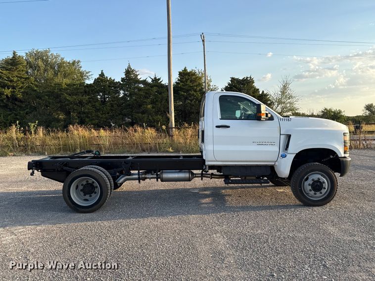 image for item EW8705 2023 Chevrolet Silverado 5500HD truck cab and chassis