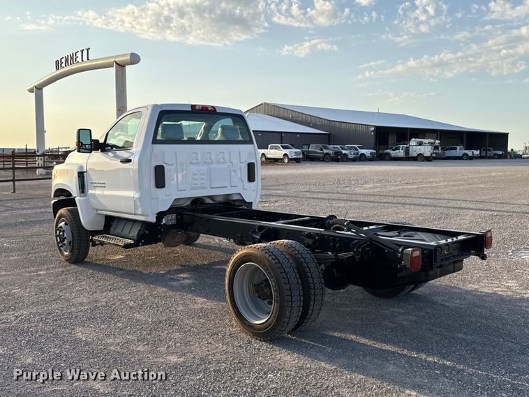 image for item EW8705 2023 Chevrolet Silverado 5500HD truck cab and chassis