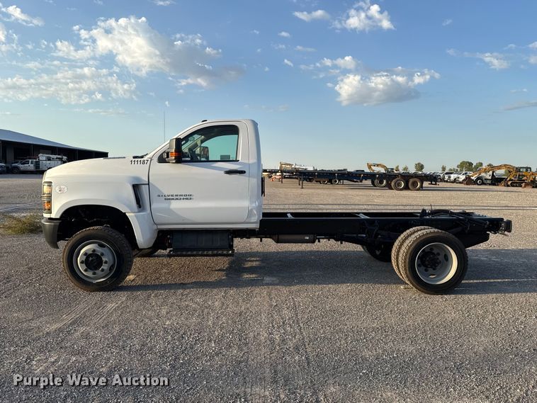 image for item EW8705 2023 Chevrolet Silverado 5500HD truck cab and chassis