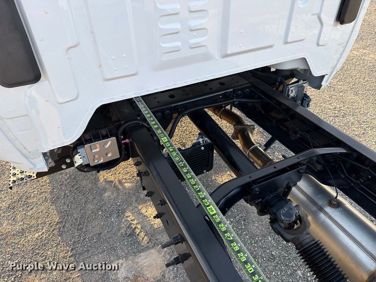 image for item EW8705 2023 Chevrolet Silverado 5500HD truck cab and chassis