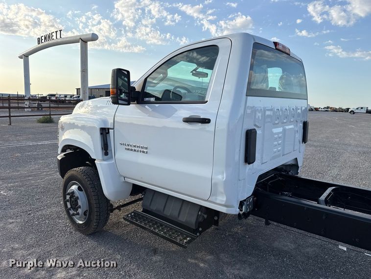 image for item EW8705 2023 Chevrolet Silverado 5500HD truck cab and chassis