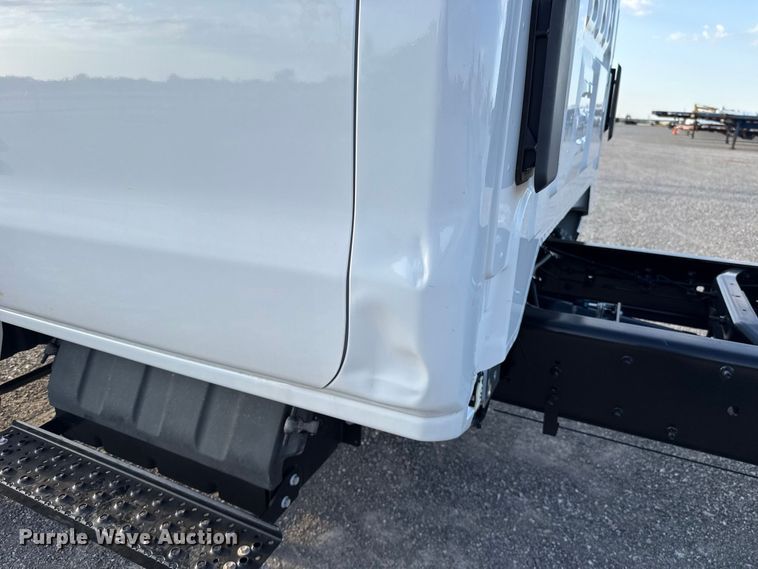 image for item EW8705 2023 Chevrolet Silverado 5500HD truck cab and chassis