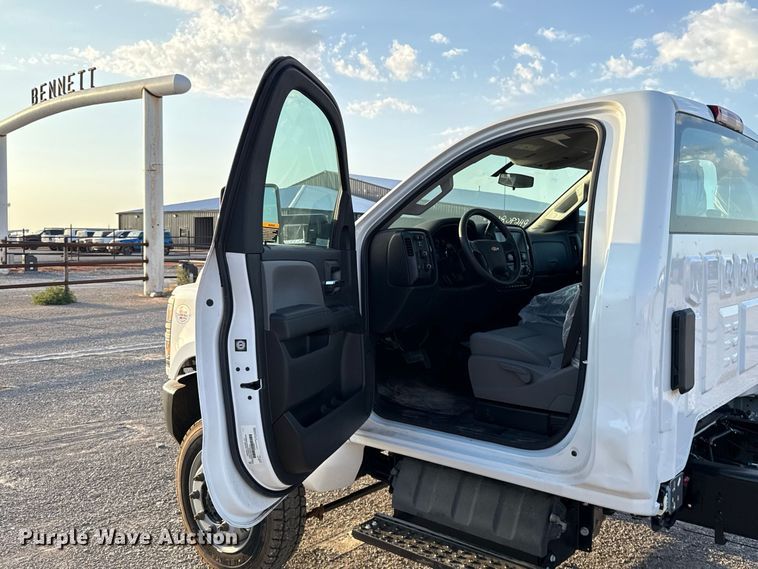 image for item EW8705 2023 Chevrolet Silverado 5500HD truck cab and chassis