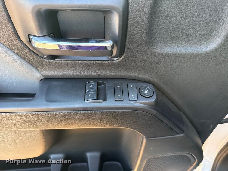 image for item EW8705 2023 Chevrolet Silverado 5500HD truck cab and chassis