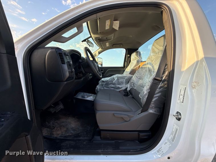 image for item EW8705 2023 Chevrolet Silverado 5500HD truck cab and chassis
