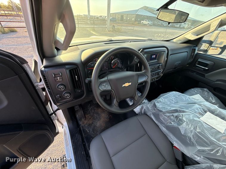 image for item EW8705 2023 Chevrolet Silverado 5500HD truck cab and chassis