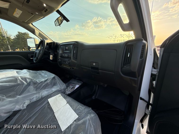image for item EW8705 2023 Chevrolet Silverado 5500HD truck cab and chassis
