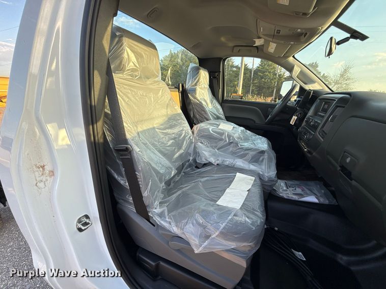 image for item EW8705 2023 Chevrolet Silverado 5500HD truck cab and chassis
