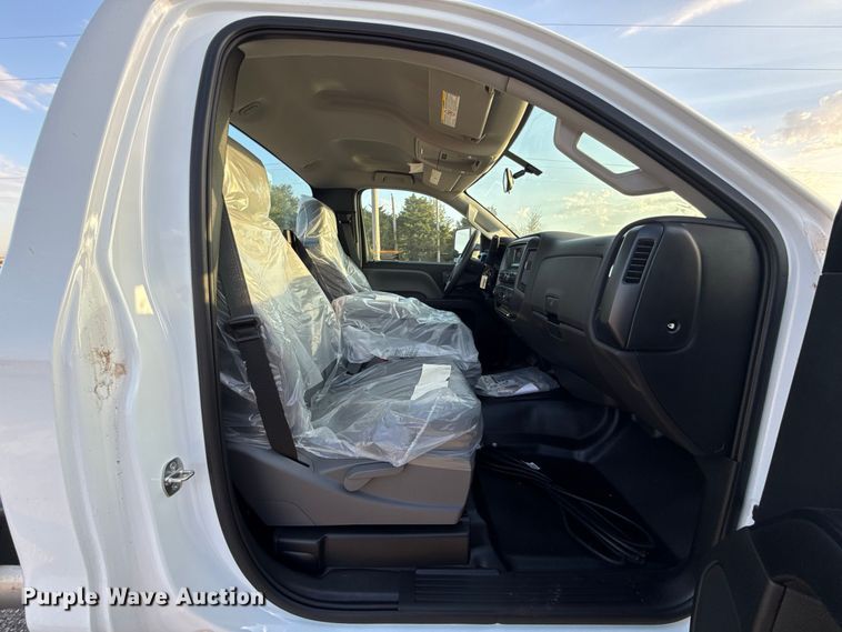 image for item EW8705 2023 Chevrolet Silverado 5500HD truck cab and chassis