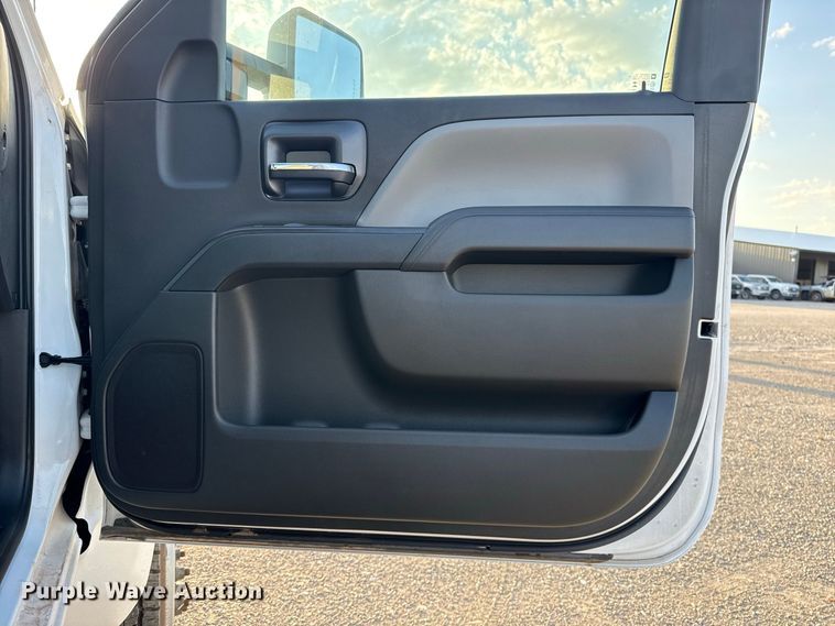 image for item EW8705 2023 Chevrolet Silverado 5500HD truck cab and chassis