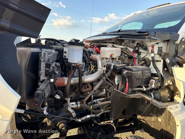 image for item EW8705 2023 Chevrolet Silverado 5500HD truck cab and chassis