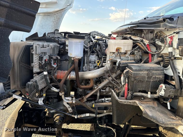 image for item EW8705 2023 Chevrolet Silverado 5500HD truck cab and chassis