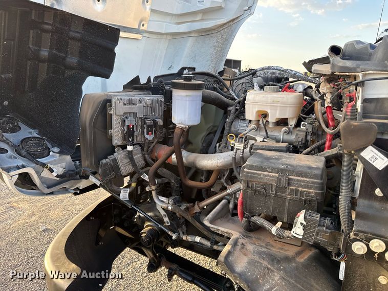 image for item EW8705 2023 Chevrolet Silverado 5500HD truck cab and chassis