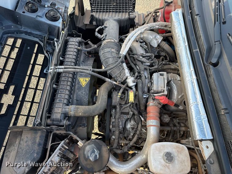 image for item EW8705 2023 Chevrolet Silverado 5500HD truck cab and chassis