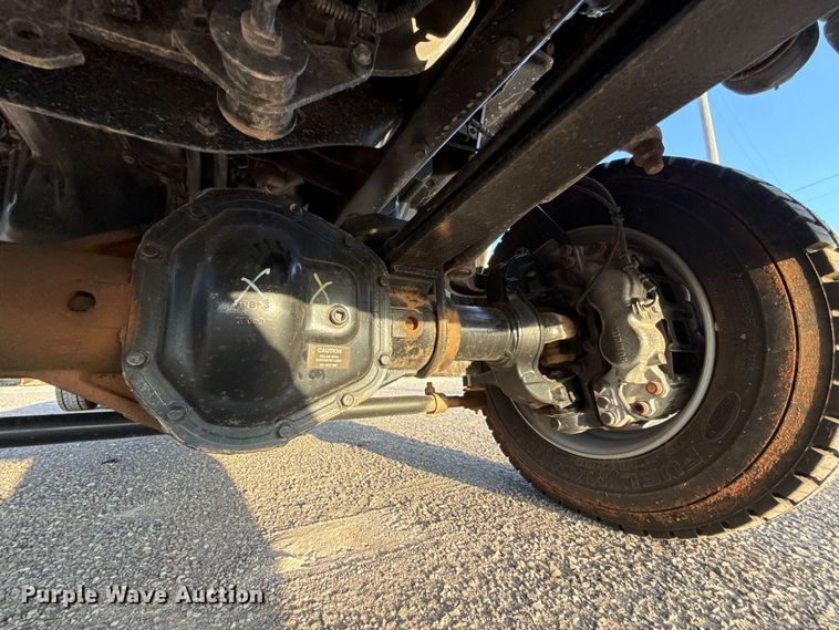 image for item EW8705 2023 Chevrolet Silverado 5500HD truck cab and chassis