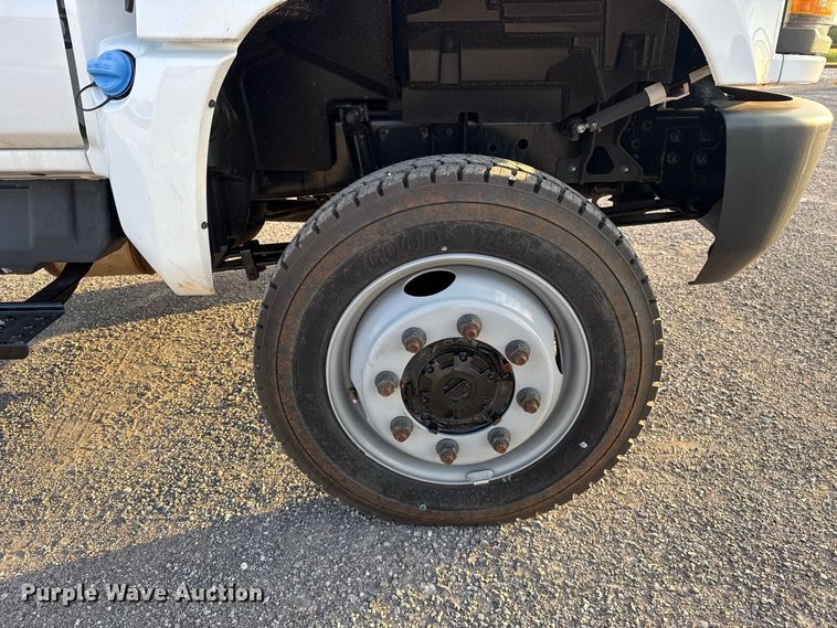 image for item EW8705 2023 Chevrolet Silverado 5500HD truck cab and chassis