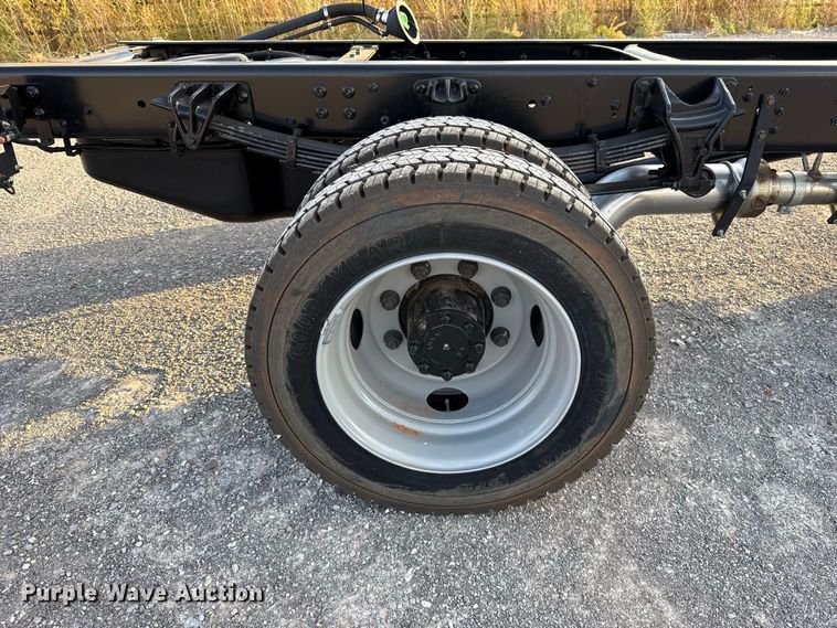 image for item EW8705 2023 Chevrolet Silverado 5500HD truck cab and chassis