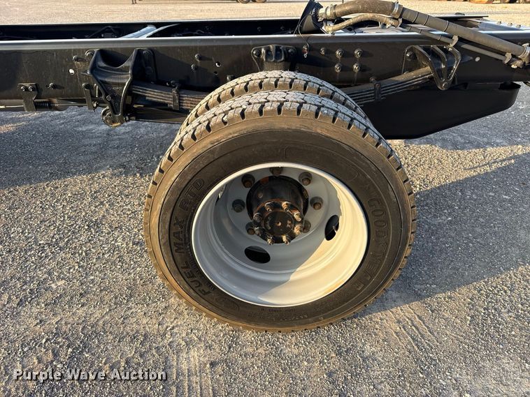 image for item EW8705 2023 Chevrolet Silverado 5500HD truck cab and chassis