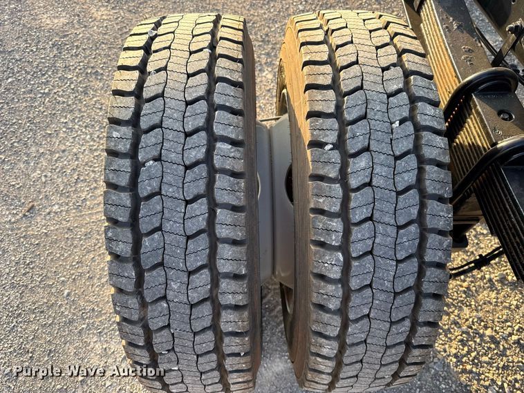 image for item EW8705 2023 Chevrolet Silverado 5500HD truck cab and chassis
