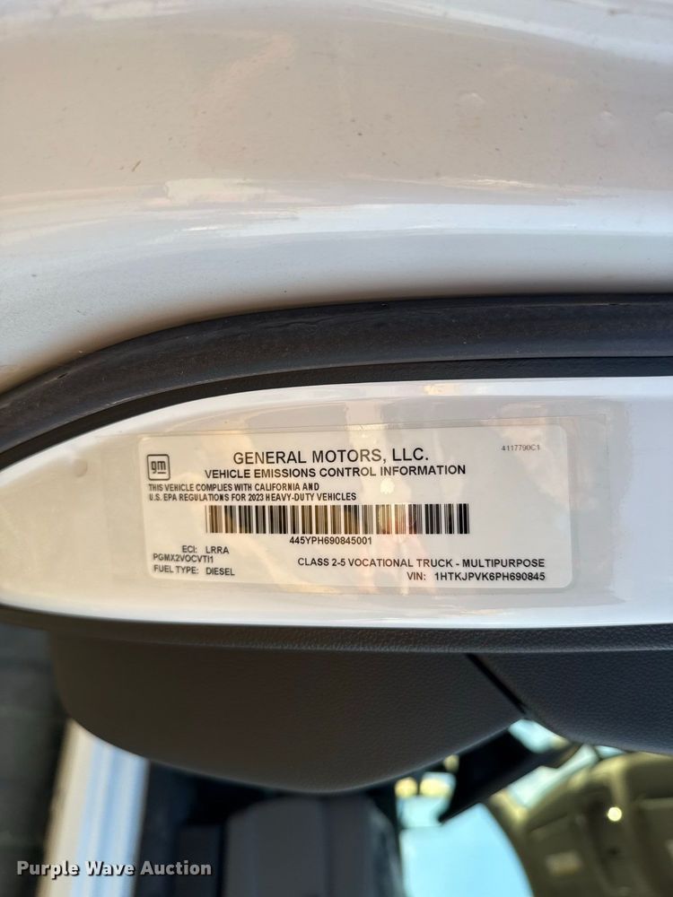 image for item EW8705 2023 Chevrolet Silverado 5500HD truck cab and chassis