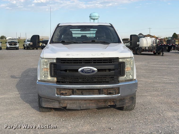 image for item EW8706 2017 Ford F250 Super Duty Crew Cab flatbed pickup truck