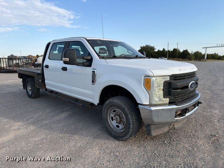 image for item EW8706 2017 Ford F250 Super Duty Crew Cab flatbed pickup truck