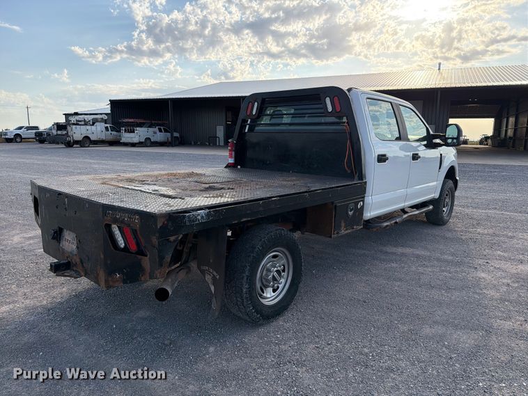 image for item EW8706 2017 Ford F250 Super Duty Crew Cab flatbed pickup truck