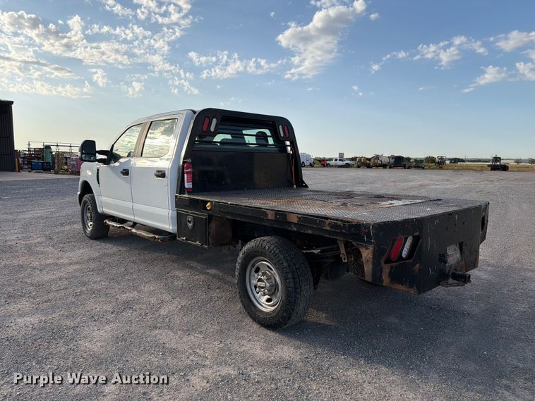 image for item EW8706 2017 Ford F250 Super Duty Crew Cab flatbed pickup truck