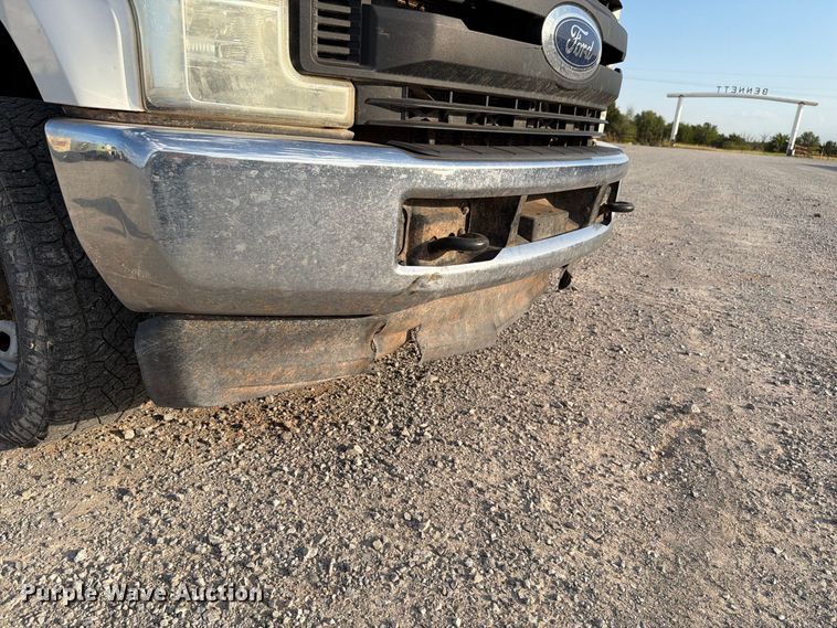 image for item EW8706 2017 Ford F250 Super Duty Crew Cab flatbed pickup truck