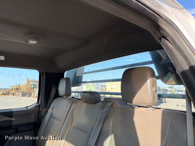 image for item EW8706 2017 Ford F250 Super Duty Crew Cab flatbed pickup truck