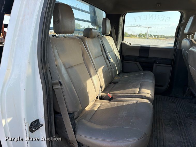 image for item EW8706 2017 Ford F250 Super Duty Crew Cab flatbed pickup truck