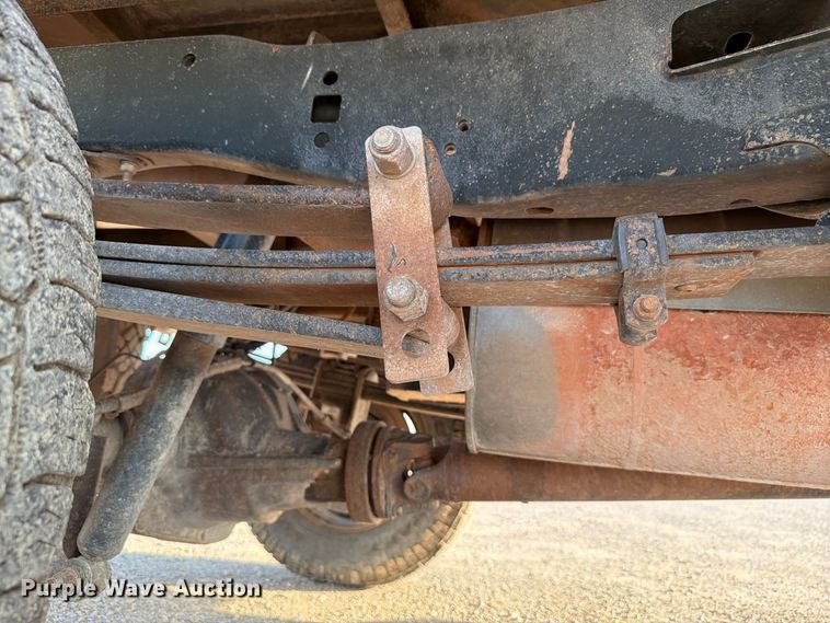 image for item EW8706 2017 Ford F250 Super Duty Crew Cab flatbed pickup truck
