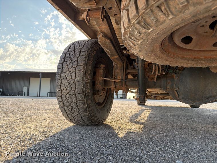 image for item EW8706 2017 Ford F250 Super Duty Crew Cab flatbed pickup truck